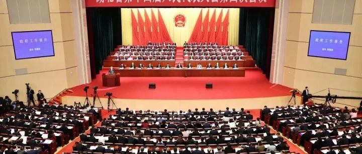 湖北省十四届人大四次会议开幕 王忠林主持大会 李殿勋作政府工作报告 孙伟诸葛宇杰等出席