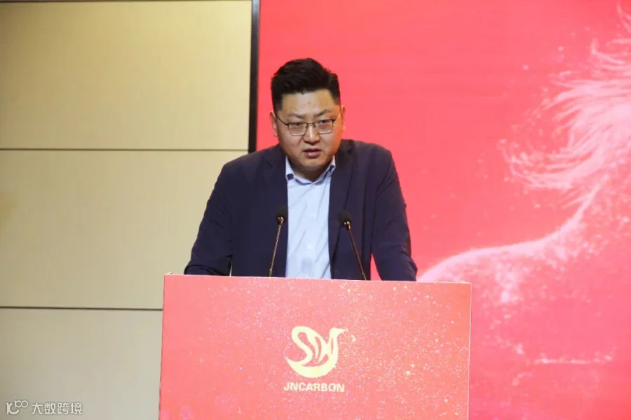 5..张抗抗.jpg