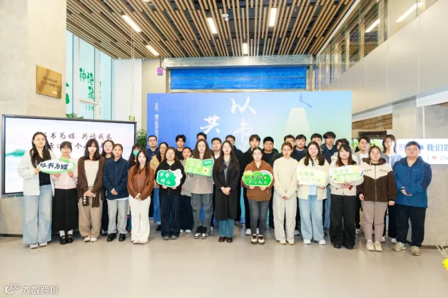 活动合影（首页图）.jpg