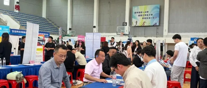 校企携手，智引人才｜池州跨境电商产业园参加池州学院2026届毕业生春季双选会！