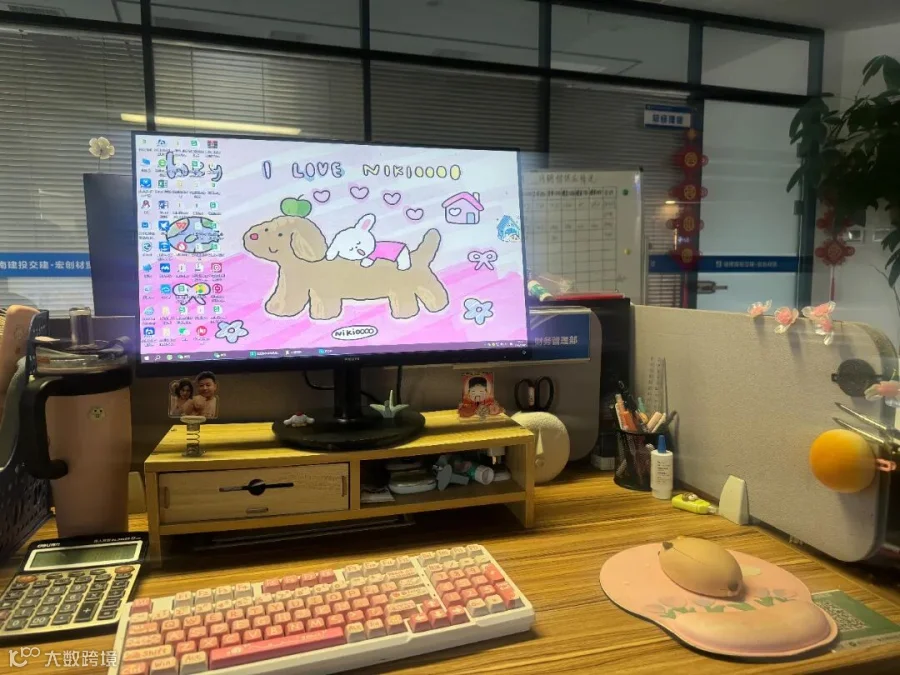 王延之工位照片2.jpg