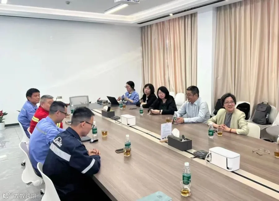 领导钦州调研合资企业.jpg