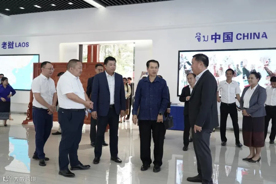 老挝工业与贸易部部长玛莱通·贡玛西调研赛色塔综合开发区.JPG