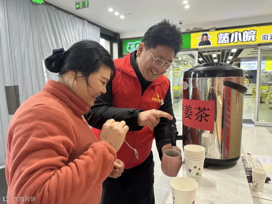 西桥服务区开展姜茶免费供应服务，为过往司乘驱散冬日寒意。.png