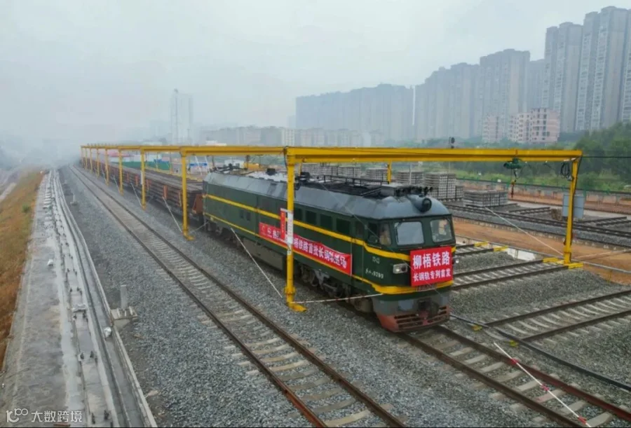 梧州新港公司赤水铁路货场运输业务繁忙3.jpg