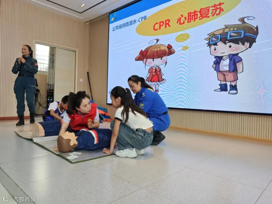 15.宣广公司宣城东站携手宣城蓝天救援队走进校园开展暑期防溺水宣传公益活动.jpg