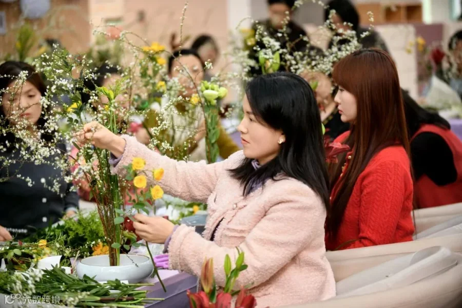 2.3月3日，皖通公司举办“踏花归去马蹄香”为主题的“皖美女性”美学课堂.jpeg