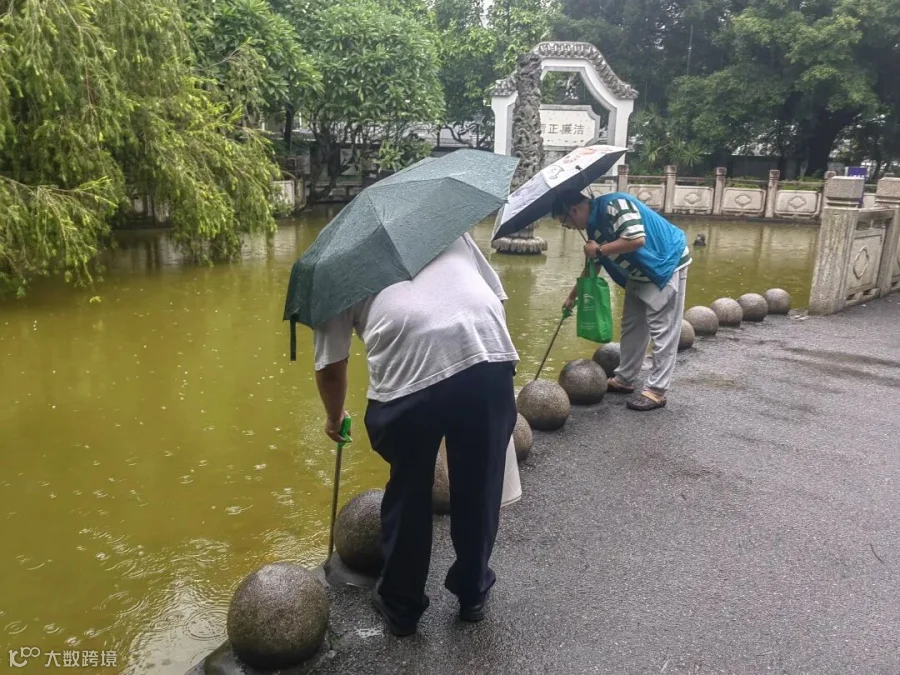 清理河道垃圾.jpg