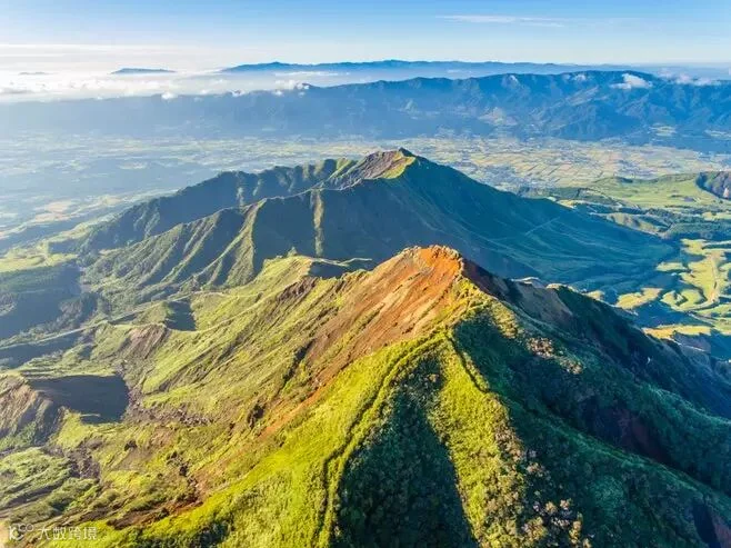 山脉、山脊、风景、山坡、自然、天青、日本、空中、无人机、户外、绿色、徒步旅行、徒步旅行、探险、小山
