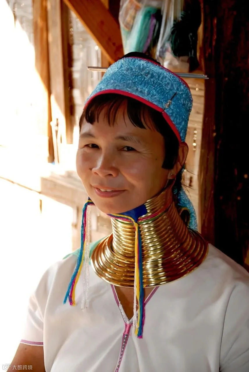 李宗泽 东枝水上人家少数民族 (1).jpg