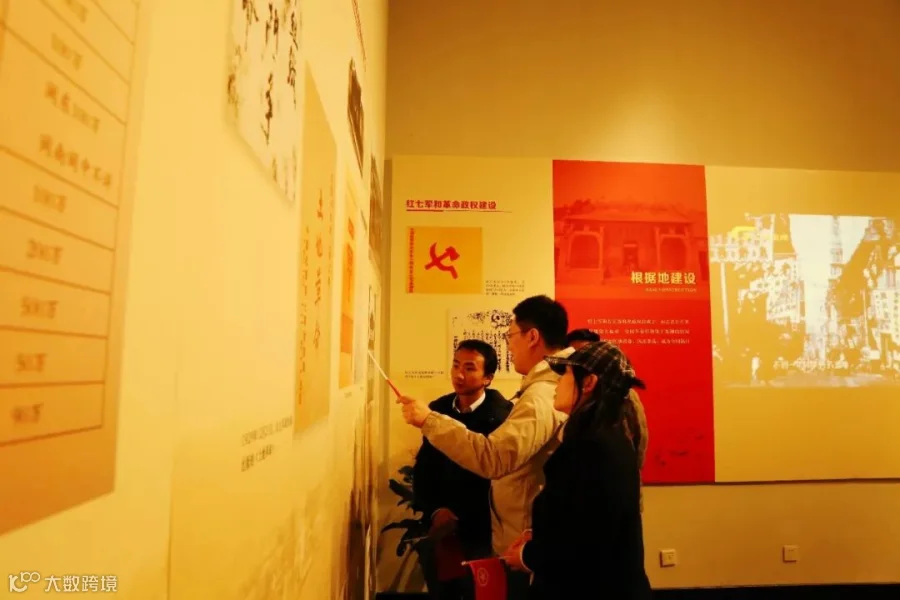 小伙伴讲解.JPG