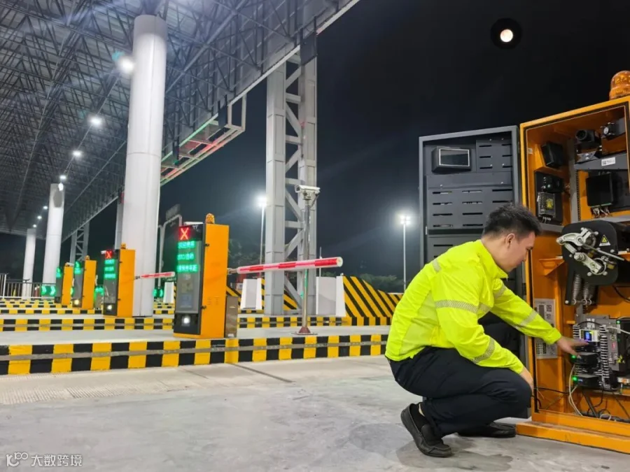 月满中秋，路通人心。宣城西收费站愿每一份奔赴团圆的期盼，都伴着顺畅旅途；愿您车窗映着明月，一路平安抵达。.jpg