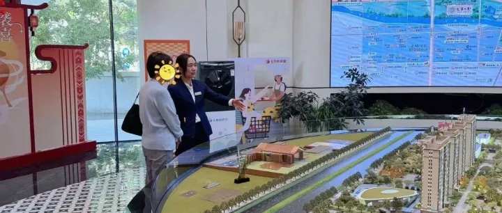 劳动赞歌|奋斗无朝夕，服务暖人心