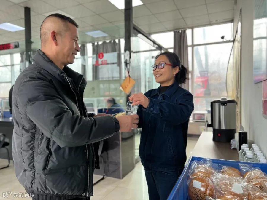 精于毫厘 暖在细节 龙钢公司物料检斤的“她力量”与“心服务”(2).jpg