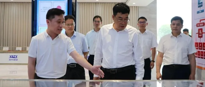<em>河池</em>市委书记朱会东深入大任产业园生产一线考察调研誉升锗业  现场纾解发展难题