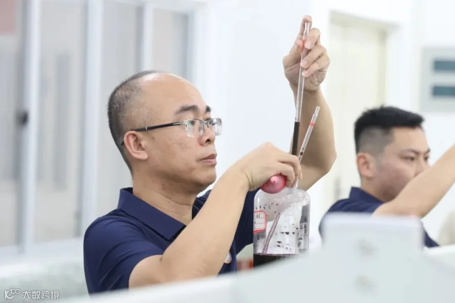 李华楠.jpeg