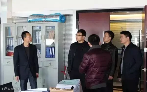 辞旧迎新送祝福 领导拜年鼓干劲2_副本.jpg