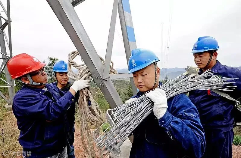 完成任务后真背下山任长征摄.JPG