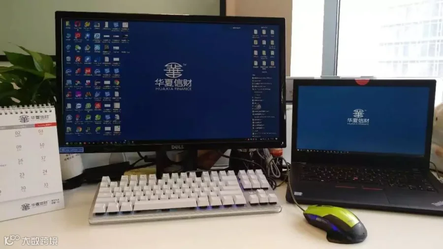 程序员工位.jpg