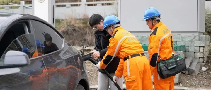 国网<em>阿坝</em>电力“五一”保障绿色出行获关注