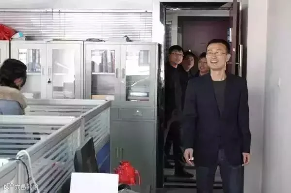 辞旧迎新送祝福 领导拜年鼓干劲1_副本.jpg