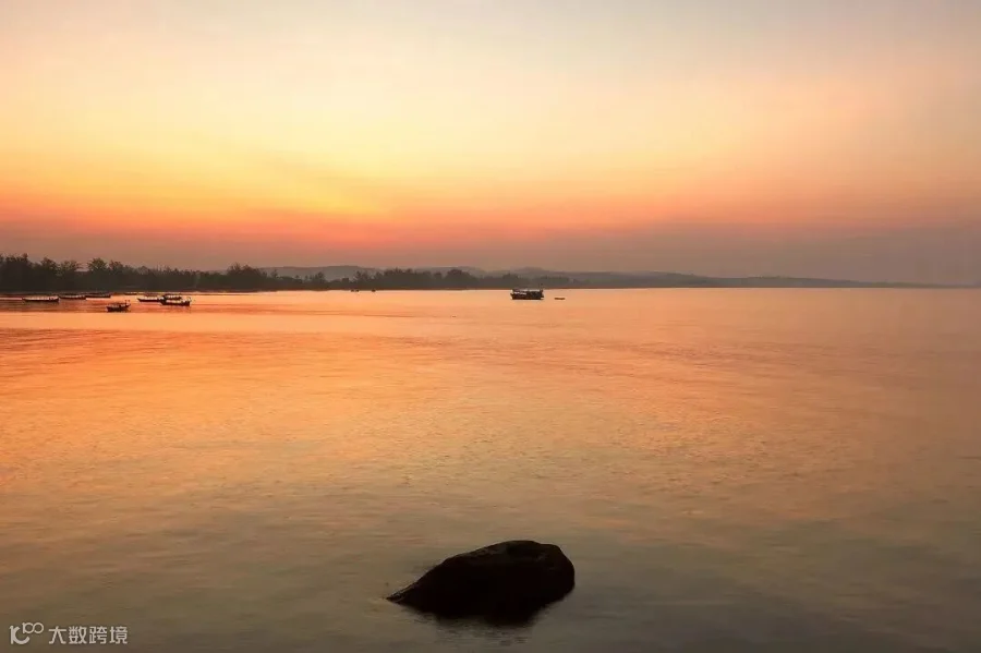 摄图网_501034835_柬埔寨西哈努克港-静谧海黄昏 (企业商用).jpg