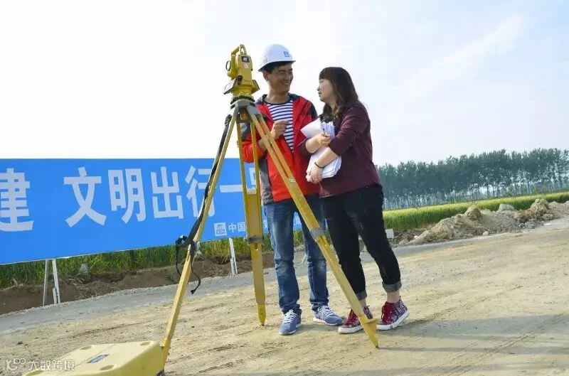 有你就是我最容易满足的幸福--淮北市S203项目部测量员杨路路(杨艳华摄)_meitu_2.jpg