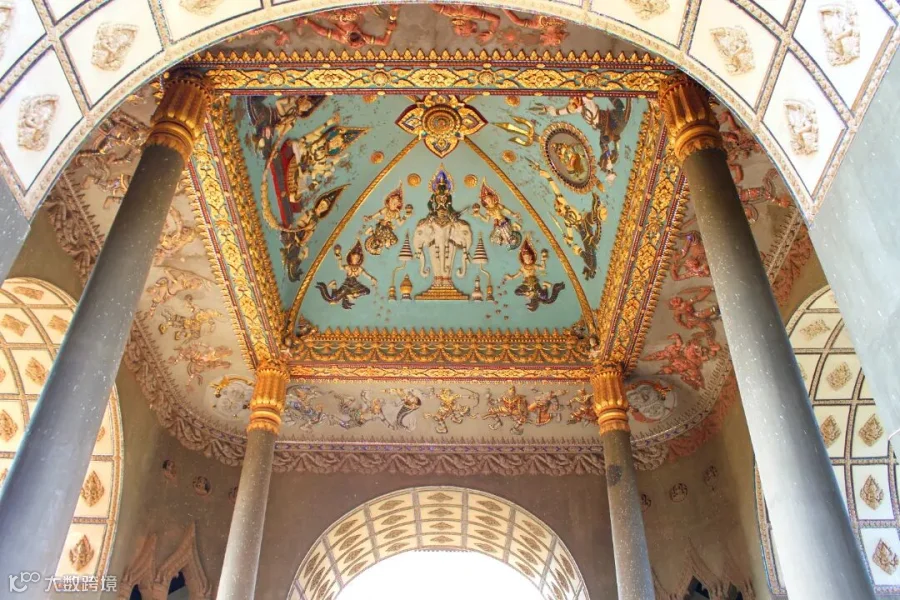摄图网_507120974_老挝万象Patuxai大纪念碑的Ceiling(企业商用).jpg