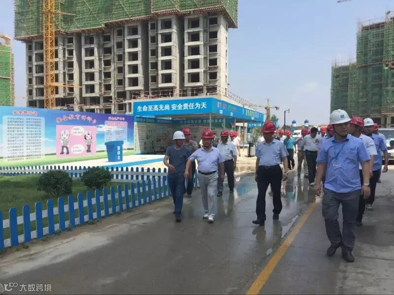 商丘市城管局局长付绍玉一行莅临商丘高铁安置房项目参观指导.jpg