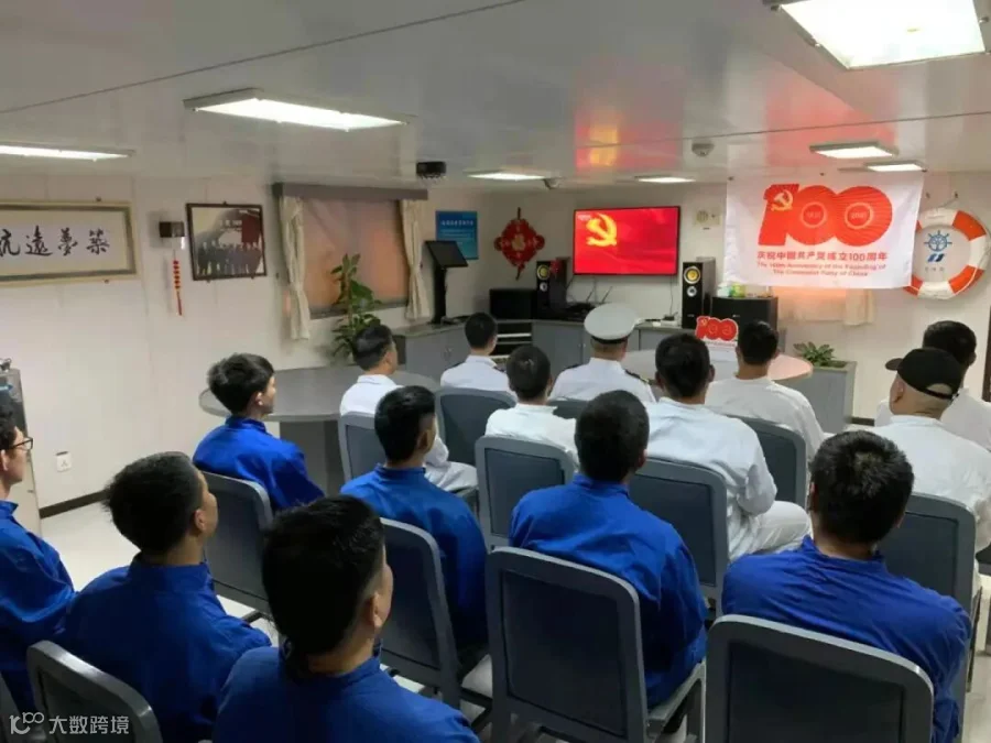 华衡168轮全体船员观看.jpg