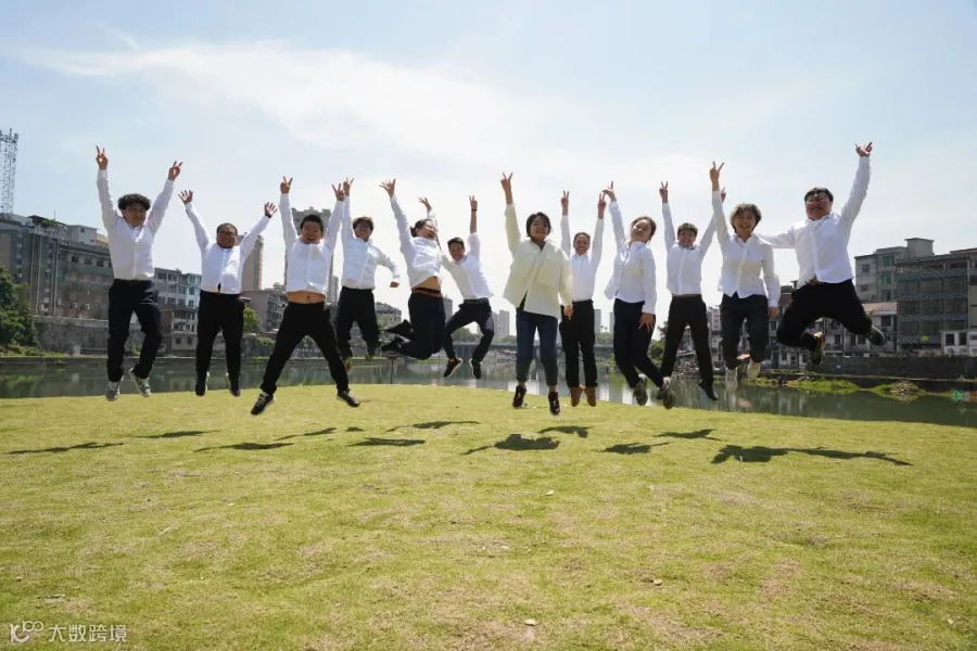 5月6日,国网洞口县供电公司团支部开展主题为“赓续红色血脉·践行为民宗旨”的庆祝建团100周年系列活动。(杨园园)2.JPG