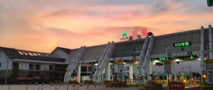 母亲节专栏丨岗亭里的母亲节：一份歉意与祝福（4篇）