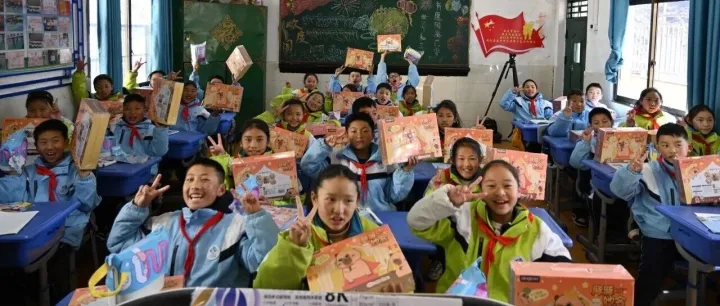 电力护航开学季· 雷锋精神进校园