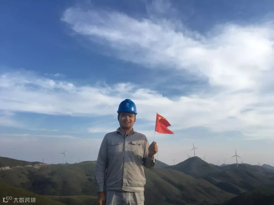 隆回公司+胸中有大爱眼里存山河这世间你是最帅的国+张意 (2).jpg