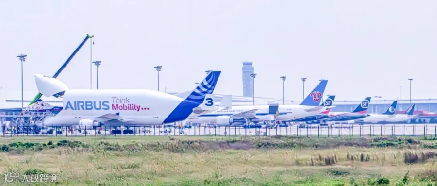 《航空巨头的地面会盟》.jpg