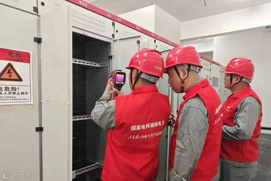 新化公司东方红（电骏马）共产党员服务队员对高考点进行巡视检查和红外测温 (3).jpg