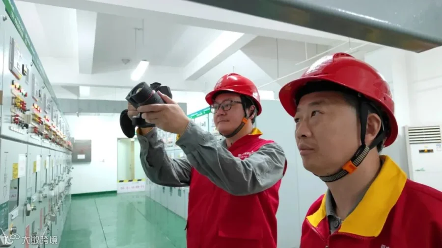 国网邵阳变电检修公司宝电侠团队在110千伏六岭变进行高考保电（罗屹豪）_副本.jpg
