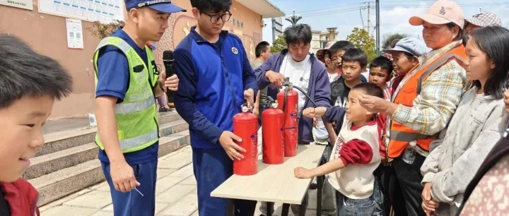 会泽分处联合钱王之乡社工组织开展“泽兴同心·安全护航”社区融合志愿服务活动