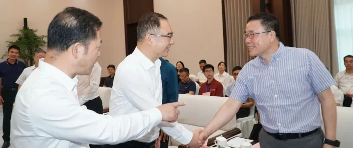 公司董事长张惠明参加安徽省与优强企业考察团投资对接会