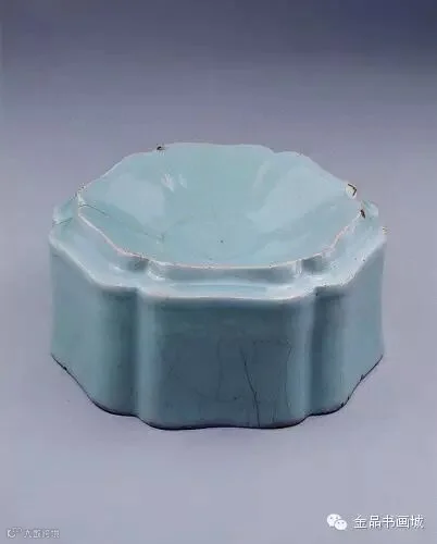 瓷妆奁盒·南宋官窑青瓷葵花式洗 现藏台北故宫博物院