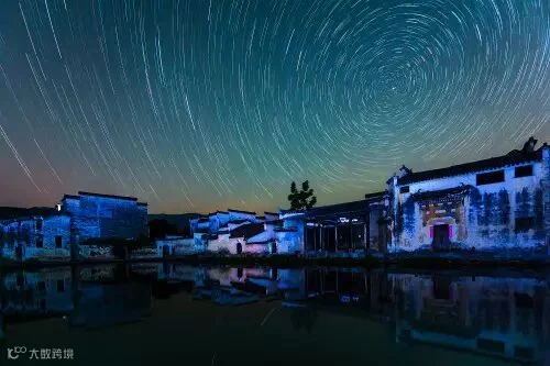 《月沼之夜》 地点:安徽宏村 摄影:陆春南