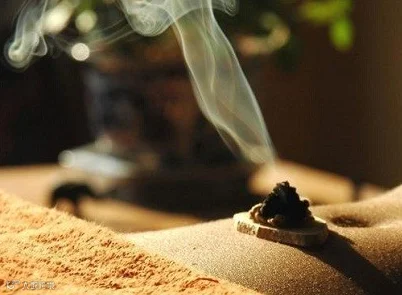 真没想到!一点儿不起眼的艾叶灰竟然这么神奇!这么有用!
