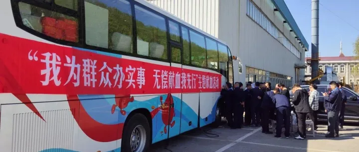 <em>抚顺</em>电机公司工会组织开展无偿献血公益活动