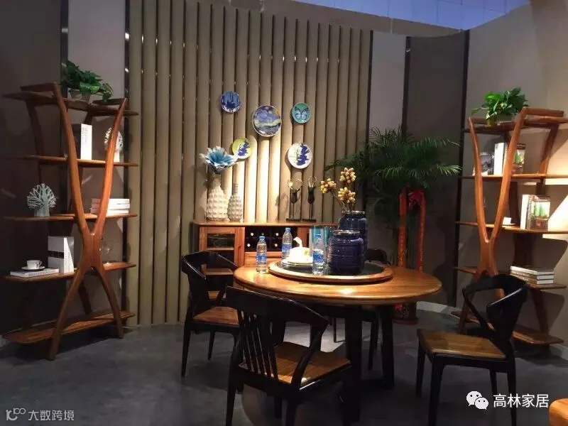 圆形餐桌.jpg