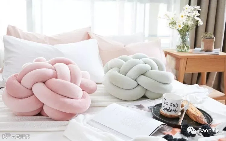 knot pillows