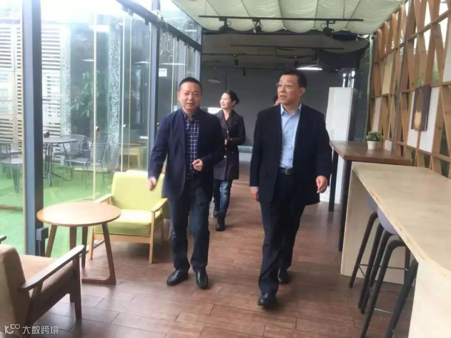 https://image.ipaiban.com/upload-ueditor-image-20181128-1543372174332017130.jpg
