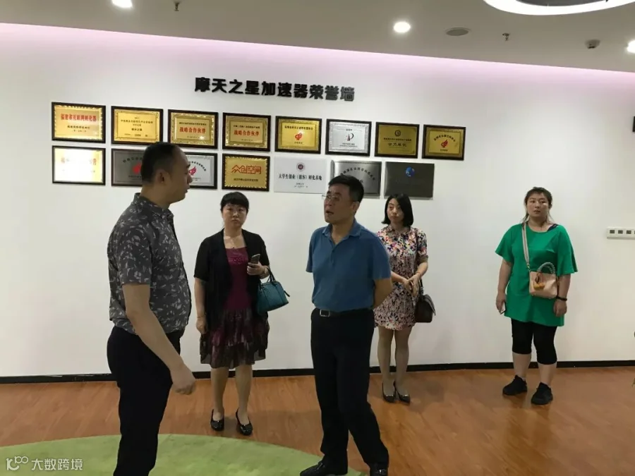 https://image.ipaiban.com/upload-ueditor-image-20180704-1530688459242099432.jpg