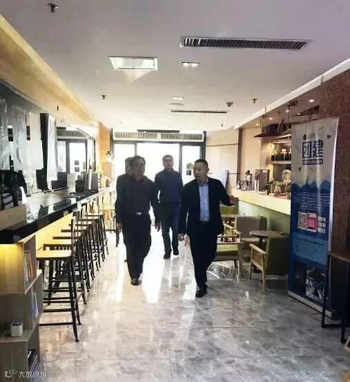 https://image.ipaiban.com/upload-ueditor-image-20171206-1512553749864073515.jpg