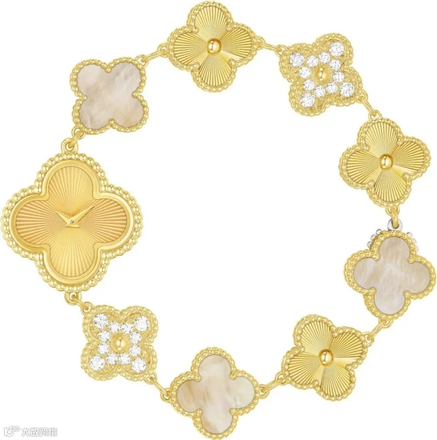 VCARO8WW00 - Sweet Alhambra - Face © Van Cleef & Arpels - Clément Rousset_1852197.jpg