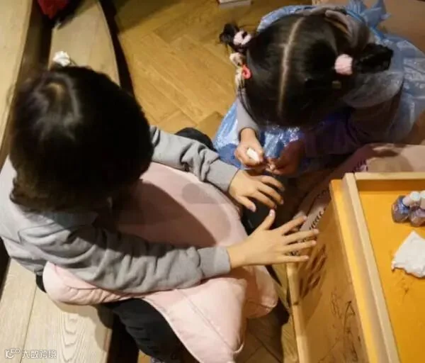都知道等等是个小男神,却不知道小花才是“全家最美”,圈粉无数